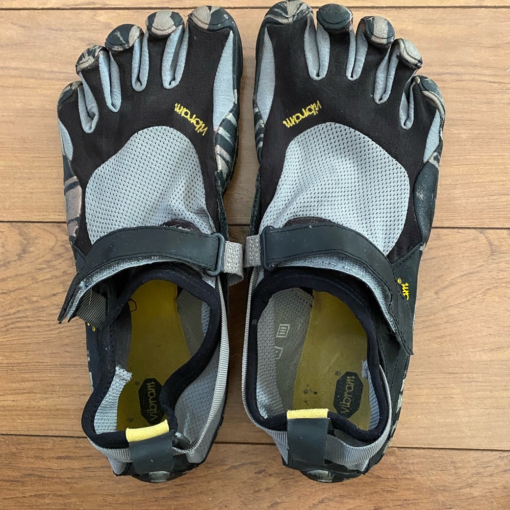 Men’s vibram five finger’s, size 43 (10 1/2)